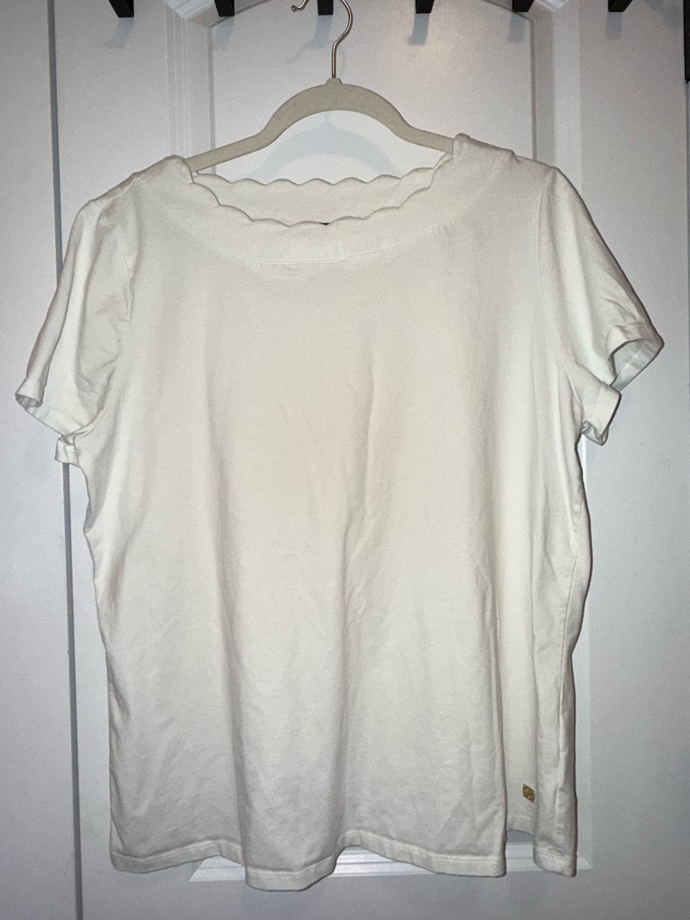 Anne Klein Sport | White Scalloped Neck Line Shirt Short Sleeve | Size XL